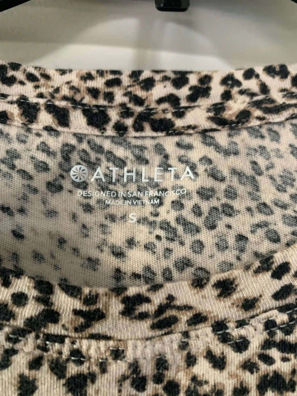 Athleta Women's Short Sleeve Cream and Black Cotton Leopard Print Top Small - Picture 2 of 9
